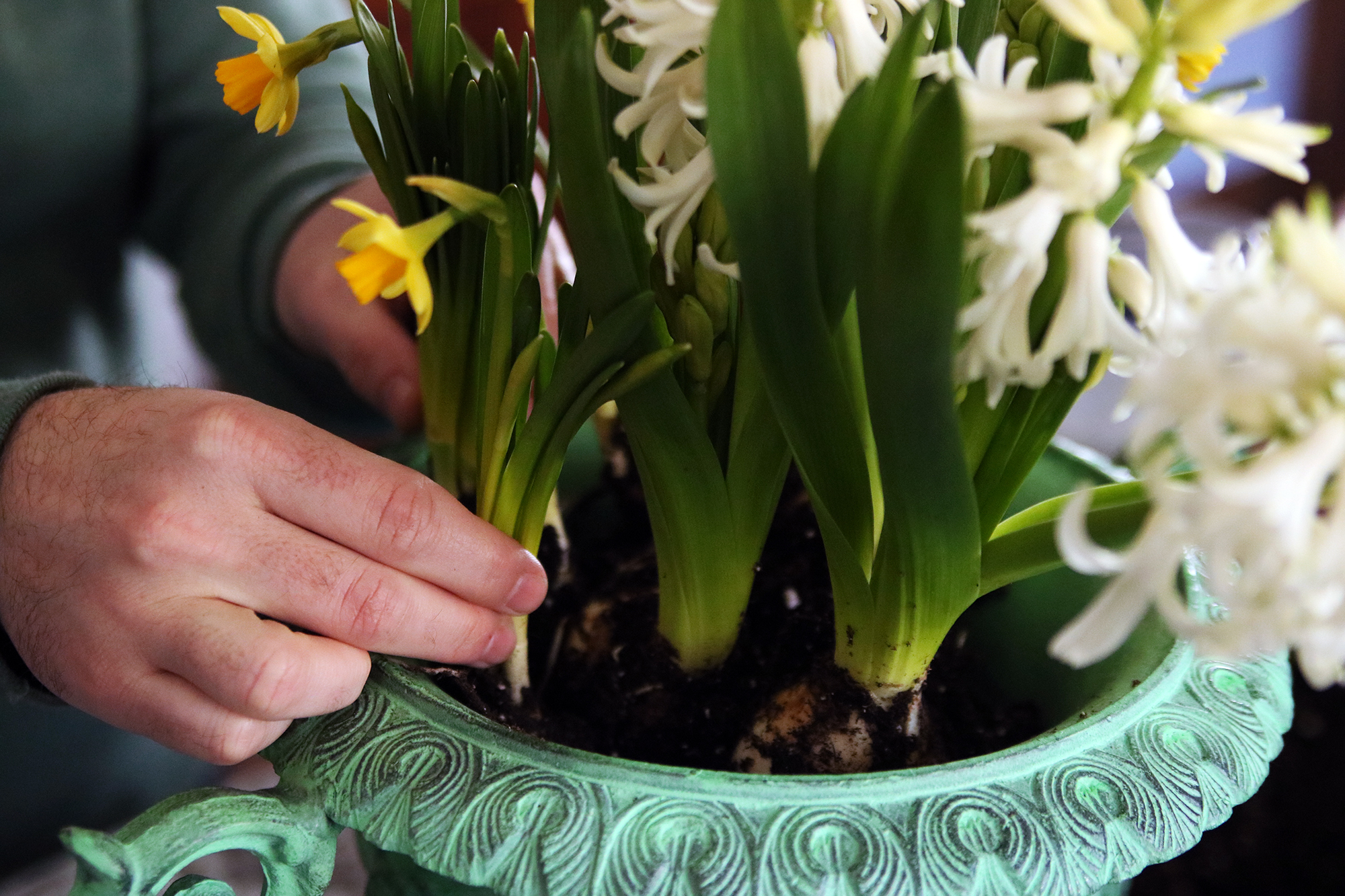 The Farmhouse Project: How to style your spring tablescape inspired by the garden.