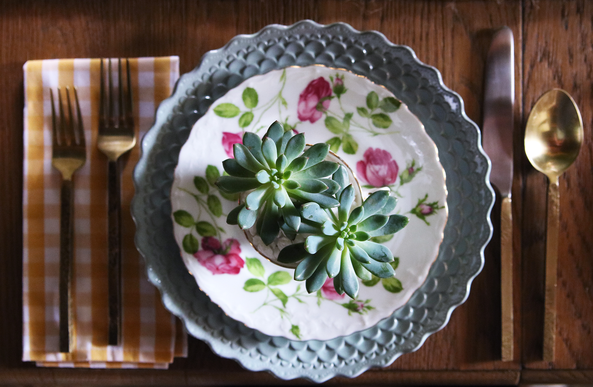 The Farmhouse Project: How to style your spring tablescape inspired by the garden.