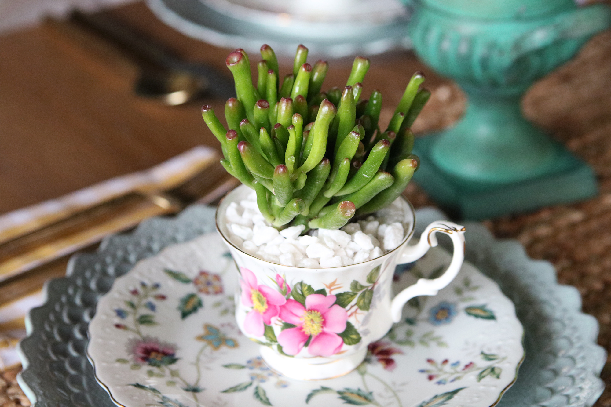 The Farmhouse Project: How to style your spring tablescape inspired by the garden.