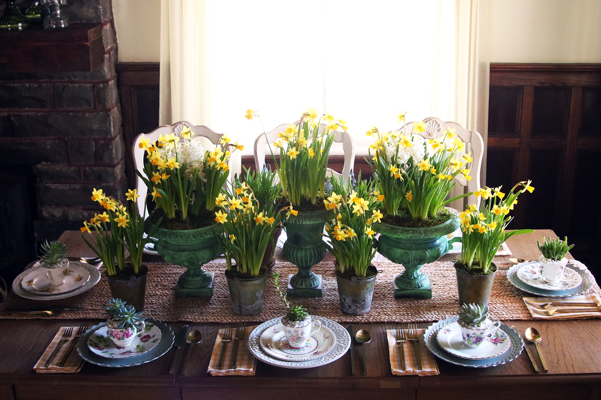 The Farmhouse Project: How to style your spring tablescape inspired by the garden.